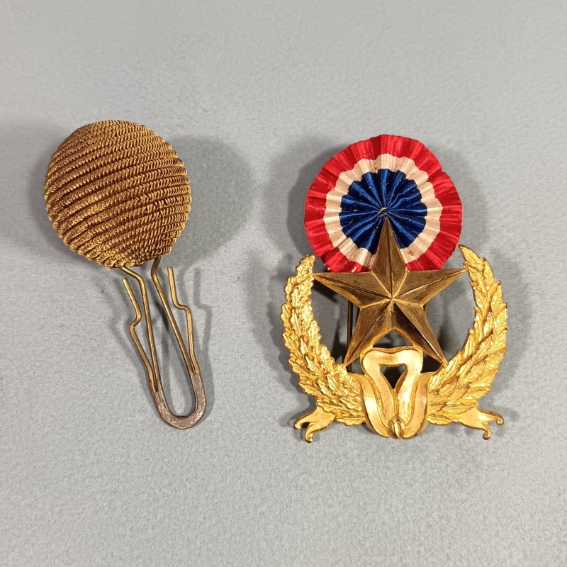 ATTRIBUT OU INSIGNE ET POMPON DE KEPI D'OFFICIERS ET ADJUDANTS MODELE 1886 OFFICIER D'ADMINISTRATION DU SERVICE DE L'INTENDANCE